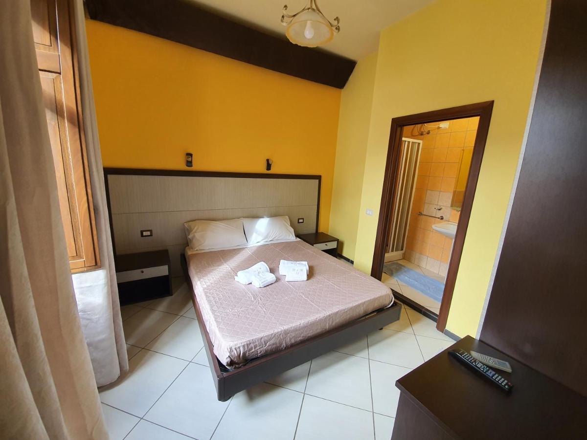 B&B 13 Iglesias Luaran gambar